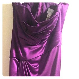 Formal strapless dress. Purple.